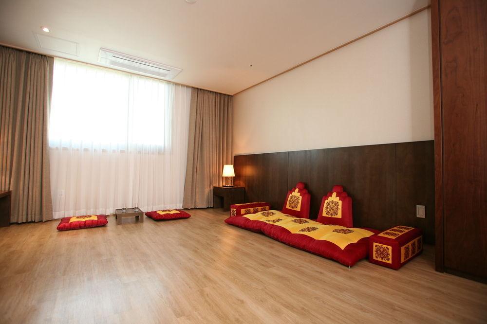 Hyunjin Tourist Hotel Donghae Eksteriør billede