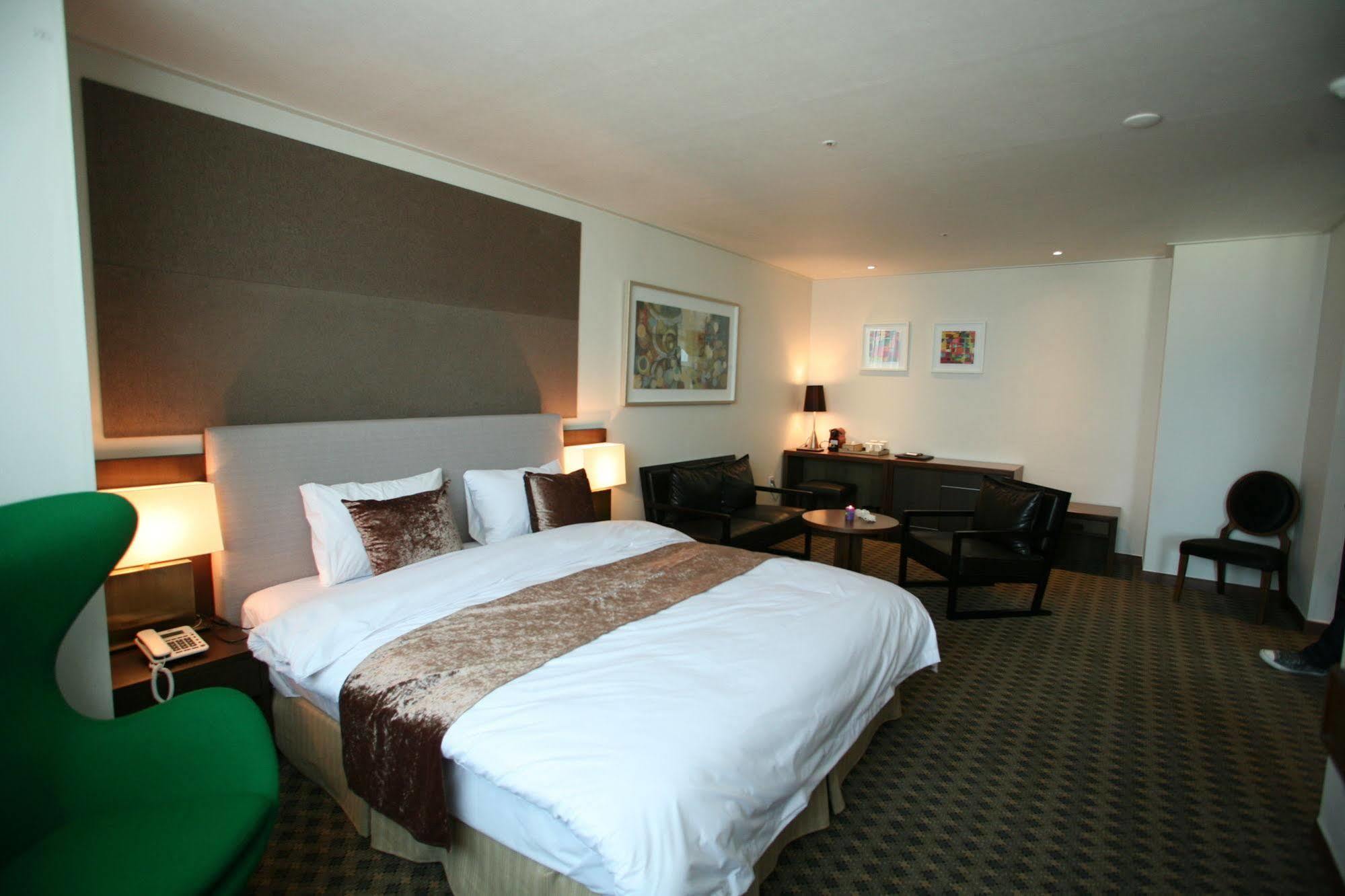 Hyunjin Tourist Hotel Donghae Eksteriør billede